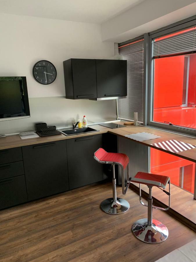 Lilia 3 Self-Check In Apartment With Hot Water Despite Prevention In The Neighborhood, Food And Drink Shop Open Until 10 Pm And Free Parking Area Next Ot 24 Hours Food And Drink Shop And Free Parking Area صوفيا المظهر الخارجي الصورة