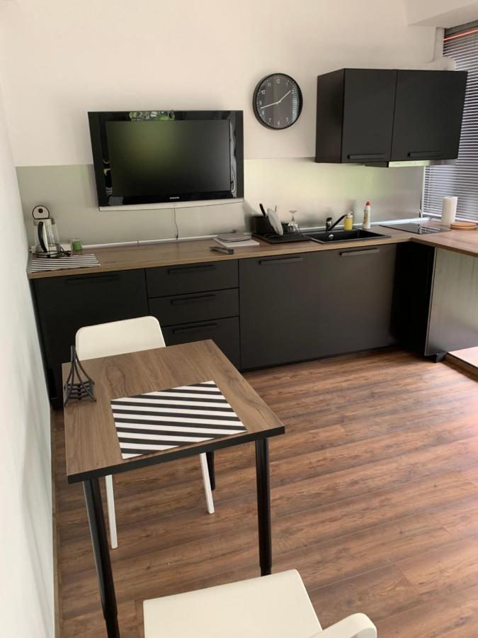 Lilia 3 Self-Check In Apartment With Hot Water Despite Prevention In The Neighborhood, Food And Drink Shop Open Until 10 Pm And Free Parking Area Next Ot 24 Hours Food And Drink Shop And Free Parking Area صوفيا المظهر الخارجي الصورة